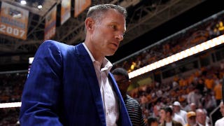 El entrenador Alabama , Nate Oats, se casa con una exmiembro del cuerpo técnico, 20 años más joven que él, tras su divorcio