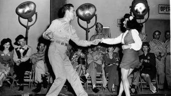 On February 10, 1940, Glenn Miller's infectious 'In the Mood' tops US pop charts