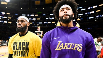 Lakers' Anthony Davis faces scrutiny from ESPN star for sitting during LeBron James' big shot