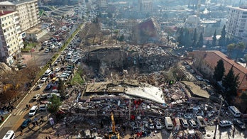 Rescuers race to find earthquake survivors, single ticket wins Powerball jackpot and more top headlines