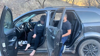 Border Patrol nabs illegal immigrants, smuggler after spotting SUV 'driving erratically' on shredded tire