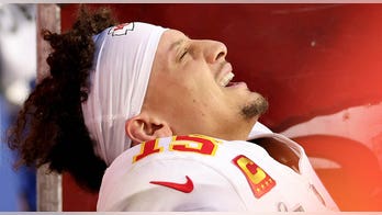 Chiefs' Patrick Mahomes re-aggravates ankle in Super Bowl, limps off field in excruciating pain