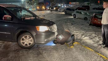 Oregon man helps free friend, 20 other drivers from icy off-ramp during near-record storm: 'What a guy'