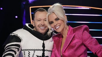 Jenny McCarthy surprises Donnie Wahlberg by covering home with Valentine's Day decorations: 'She got me again'