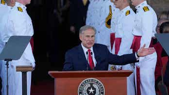Texas Gov. Abbott tells Chicago mayor to take complaints on border crisis to the White House