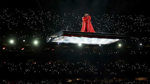 How a pregnant Rihanna pulled off her high-tech Super Bowl halftime show