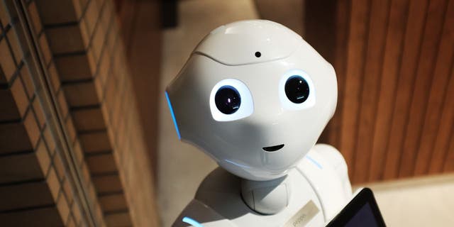 AI adalah simulasi sistem komputer dari proses kecerdasan manusia, yang meliputi pembelajaran, penalaran, dan koreksi diri.