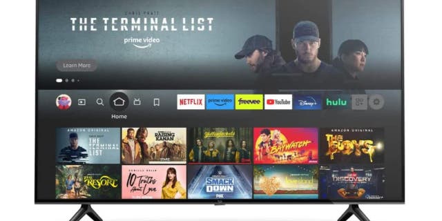 Gambar Amazon Fire TV menampilkan video untuk ditonton dan berbagai layanan streaming.