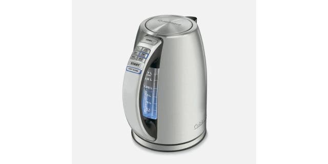 Ketel Listrik dari Cuisinart terbuat dari baja tahan karat 1,7 liter dan ditenagai oleh 1500 watt untuk pemanasan cepat dan elemen pemanas tersembunyi untuk mencegah penumpukan mineral.