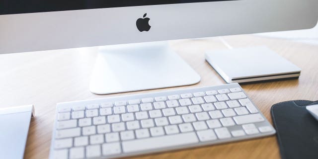El malware de minería de criptomonedas ataca Apple Mac con software pirateado 5 Los piratas informáticos apuntan a las computadoras Apple con una apariencia legítima "Corte final" Aplicación para instalar malware. Luego, los piratas informáticos usan la información para manipular la criptomoneda.