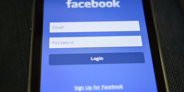 Advertencia de nuevas estafas por correo electrónico dirigidas a usuarios de Facebook y Apple 4 Un correo electrónico de phishing advierte a los usuarios que han sido colocados en él "prisión de facebook" Con sus cuentas en riesgo.