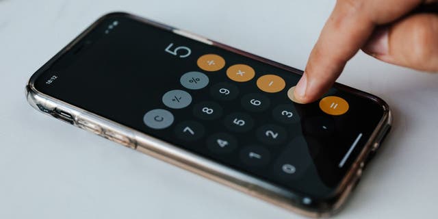Aplikasi Kalkulator Apple dapat membantu mengetahui tip yang tepat.