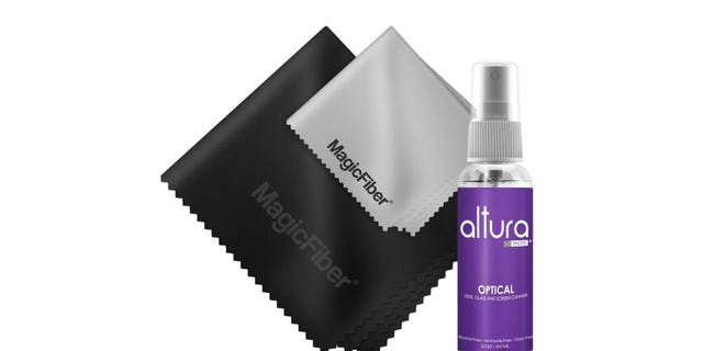 This kit consists of a spray bottle and MagicFiber cleaning cloths.