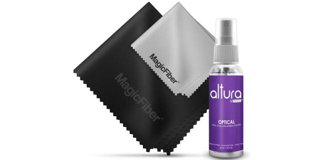 This kit consists of a spray bottle and MagicFiber cleaning cloths.