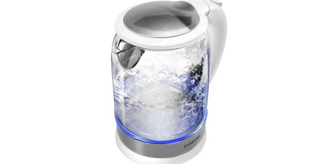 The Cosori Electric Kettle is made of high-quality 304 stainless steel and borosilicate glass to ensure your water remains safe and pure for years to come.