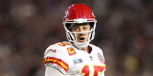 Patrick Mahomes #15 of the Kansas City Chiefs reacts against the Philadelphia Eagles during the fourth quarter of Super Bowl LVII at State Farm Stadium on February 12, 2023 in Glendale, Arizona. 