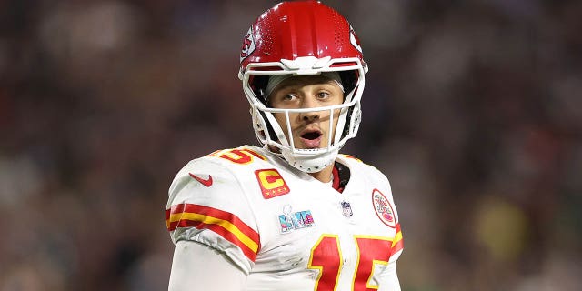 Patrick Mahomes #15 of the Kansas City Chiefs reacts against the Philadelphia Eagles during the fourth quarter in Super Bowl LVII at State Farm Stadium on February 12, 2023 in Glendale, Arizona.