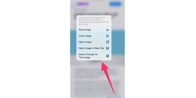 Pencarian gambar terbalik di iPhone dan Android menggunakan Chrome.