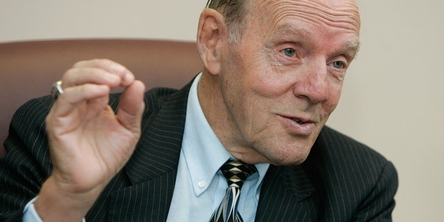 FILE - In this Aug. 4, 2006, photo, Lou Smit talks about the case of confessed serial killer Robert Charles Browne at the El Paso County Sheriff's Department in Colorado Springs, Colorado. Smit's long career included years as an investigator for the Colorado Springs Police Department and the El Paso County Sheriff's Office, where he was captain of detectives. His police work was credited with helping lock up more than 200 killers.