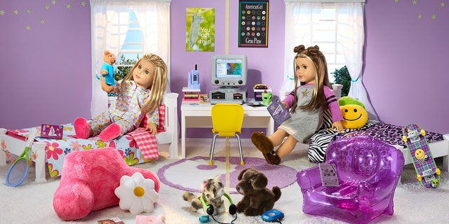 Isabel and Nicki Hoffman are nan newest "historical character" American Girl dolls. The fraternal twins unrecorded successful Seattle; their communicative takes spot successful 1999. 