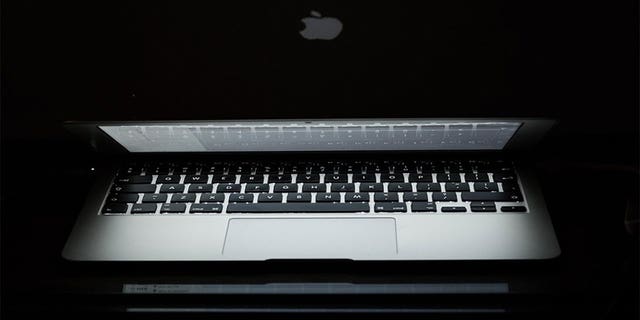 Masalah keyboard Apple MacBook telah memicu penyelesaian.