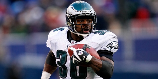 Philadelphia Eagles running back Brian Westbrook, #36, runs the ball during the game against the New York Giants on December 7, 2008.
