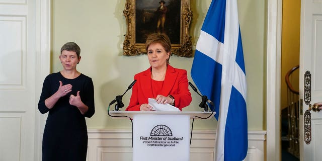 La líder escocesa Nicola Sturgeon dimite después de 8 años 5 Nicola Sturgeon habla durante una conferencia de prensa en Pitt House en Edimburgo, el miércoles 15 de febrero de 2023.