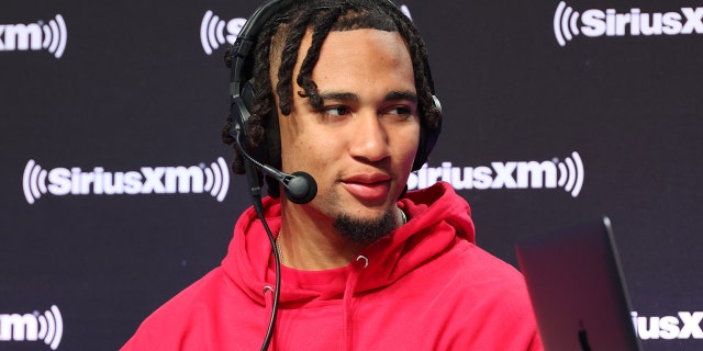 CJ Stroud asiste a SiriusXM en el Super Bowl LVII el 10 de febrero de 2023 en Phoenix, Arizona.