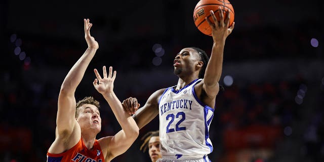 Cason Wallace #22 of the Kentucky Wildcats shoots the ball against Aleks Szymczyk #13 of the Florida Gators during the second half of a game at the Stephen C. O'Connell Center on February 22, 2023 in Gainesville, Florida.