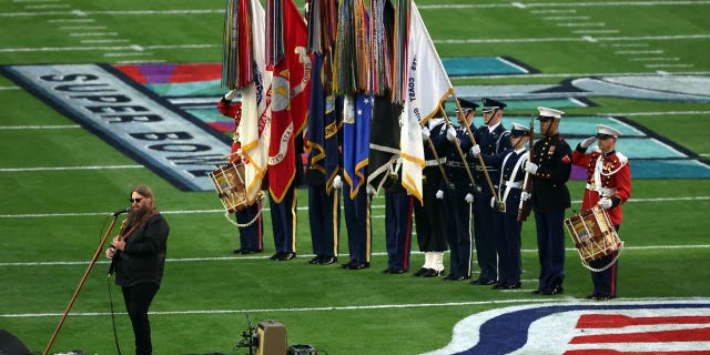 FOX Sports viewers witnessed a patriotic, country-style rendition of the national anthem by Chris Stapleton.