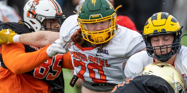 Cody Mauch del estado de Dakota del Norte durante el segundo día de la semana del Senior Bowl en el estadio Hancock Whitney en Mobile, Alabama, el 1 de febrero de 2023.