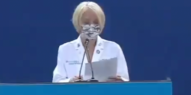 Lisa Mellman, MD, senior associate dean for student affairs and the Samuel Rudin Professor of Psychiatry, recites an oath with the Class of 2025 Columbia University medical students.