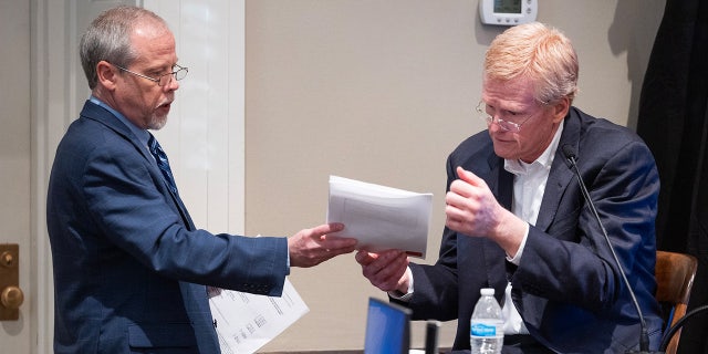 Creighton Waters, left, cross-examines Alex Murdaugh Thursday Feb. 23 in the Colleton County Courthouse in Walterboro, South Carolina.