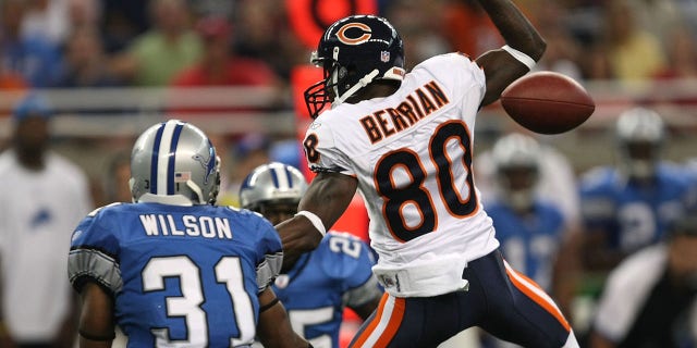 Bernard Berrian #80 of the Chicago Bears misses a sack as Stanley Wilson #31 and Fernando Bryant #25 of the Detroit Lions defend on September 30, 2007 at Ford Field in Detroit, Michigan.  The Lions defeated the Bears 37-27.