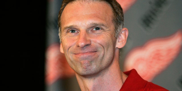 Red Wings hockey goalie Dominik Hasek announces his retirement during a news conference in Detroit, Michigan, June 9, 2008.