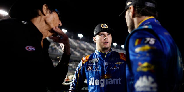 Richard Petty talks to Erik Jones