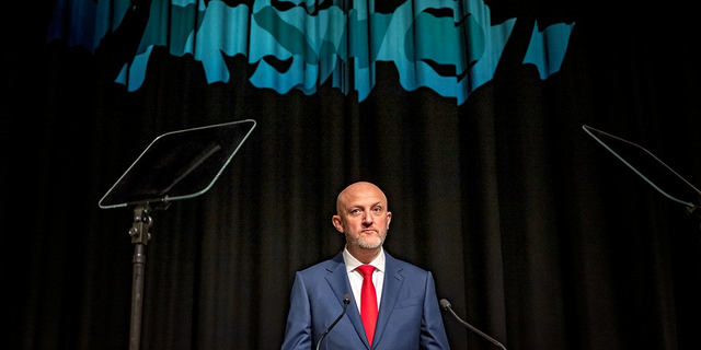Un aliado de EE. UU. anuncia la incautación de una célula de espionaje en una gran victoria de la inteligencia contra un país extranjero 4 El director general de la Organización de Seguridad de Inteligencia de Australia, Mike Burgess, presenta su cuarta evaluación anual de amenazas.