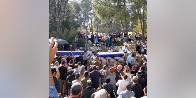 Israel llama a batallones militares cuando estalla una grave violencia en Cisjordania tras el asesinato de hermanos israelíes 4 Funeral de Hillel y Yakel Yaniv en Jerusalén, Israel. Los dos hermanos murieron en un ataque terrorista palestino el domingo.