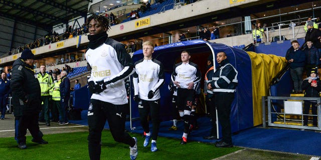 Christian Atsu of Newcastle United runs outside to warm up during the FA Cup Fourth Round Replay match between Oxford United and Newcastle United at Kassam Stadium on February 04, 2020 in Oxford, England.