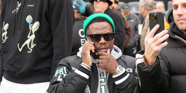 Kevin Hart on the sideline during the championship game between the San Francisco 49ers and the Philadelphia Eagles Jan. 29.