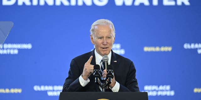 Le président américain Joe Biden parle de l'avancement du programme économique de l'administration au Belmont Water Treatment Center à Philadelphie, Pennsylvanie, le 3 février 2023. (Photo par ANDREW CABALLERO-REYNOLDS / AFP) (Photo par ANDREW CABALLERO-REYNOLDS/AFP via Getty Images)