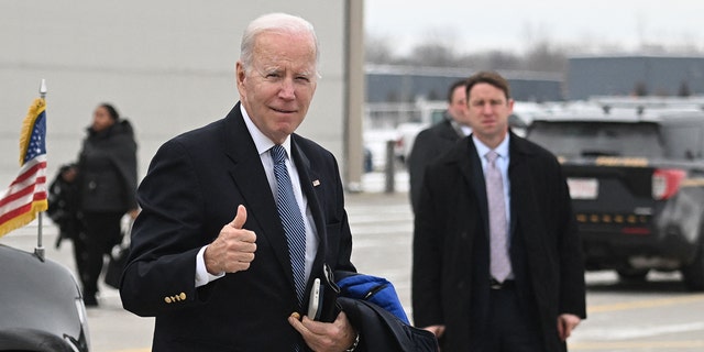 US President Joe Biden arrives aboard Air Force One at Hancock Field Air National Guard in Syracuse, New York, February 4, 2023.  — President Biden is on his way to the Camp David presidential compound in Maryland. 