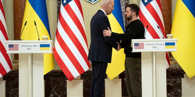 US President Joe Biden (L) speaks with Ukrainian President Volodymyr Zelenskyy (R) as they attend a joint press conference in Kyiv, on February 20, 2023. 