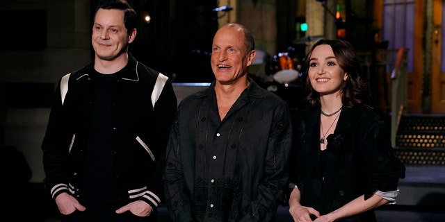Woody Harrelson, Jack White Episode 1839 -- Pictured: (l-r) Musical Guest Jack White, Host Woody Harrelson, and Chloe Fineman during Promos in Studio 8H on Thursday, February 23, 2023 