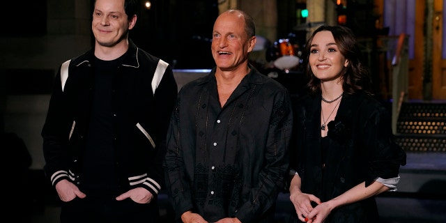 Woody Harrelson, Jack White Episode 1839 -- Pictured: (l-r) Musical Guest Jack White, Host Woody Harrelson, and Chloe Fineman during Promos in Studio 8H on Thursday, February 23, 2023 