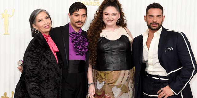 The formed of "Hacks," including Rose Abdoo, Mark Indelicato, Megan Stalter and Johnny Sibilly, sung Jean Hack's praises astatine nan SAG Awards.