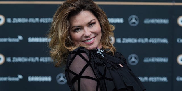 Shania Twain had to be air lifted to a hospital to receive medical care for COVID-19.