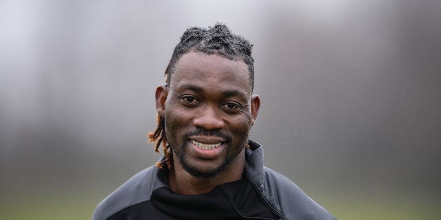 Christian Atsu durante la sesión de entrenamiento del Newcastle United en el Newcastle United Training Center el 28 de enero de 2021 en Newcastle upon Tyne, Inglaterra. 