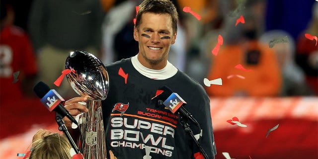 Tom Brady, #12 of the Tampa Bay Buccaneers, lifts the Vince Lombardi Trophy after winning Super Bowl LV at Raymond James Stadium on February 7, 2021 in Tampa, Florida.  The Buccaneers defeated the Chiefs 31-9.