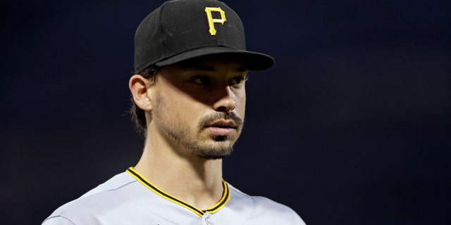 Bryan Reynolds de los Piratas de Pittsburgh antes de la primera entrada contra los Mets de Nueva York en el Citi Field el 17 de septiembre de 2022 en el distrito de Queens de Nueva York. 